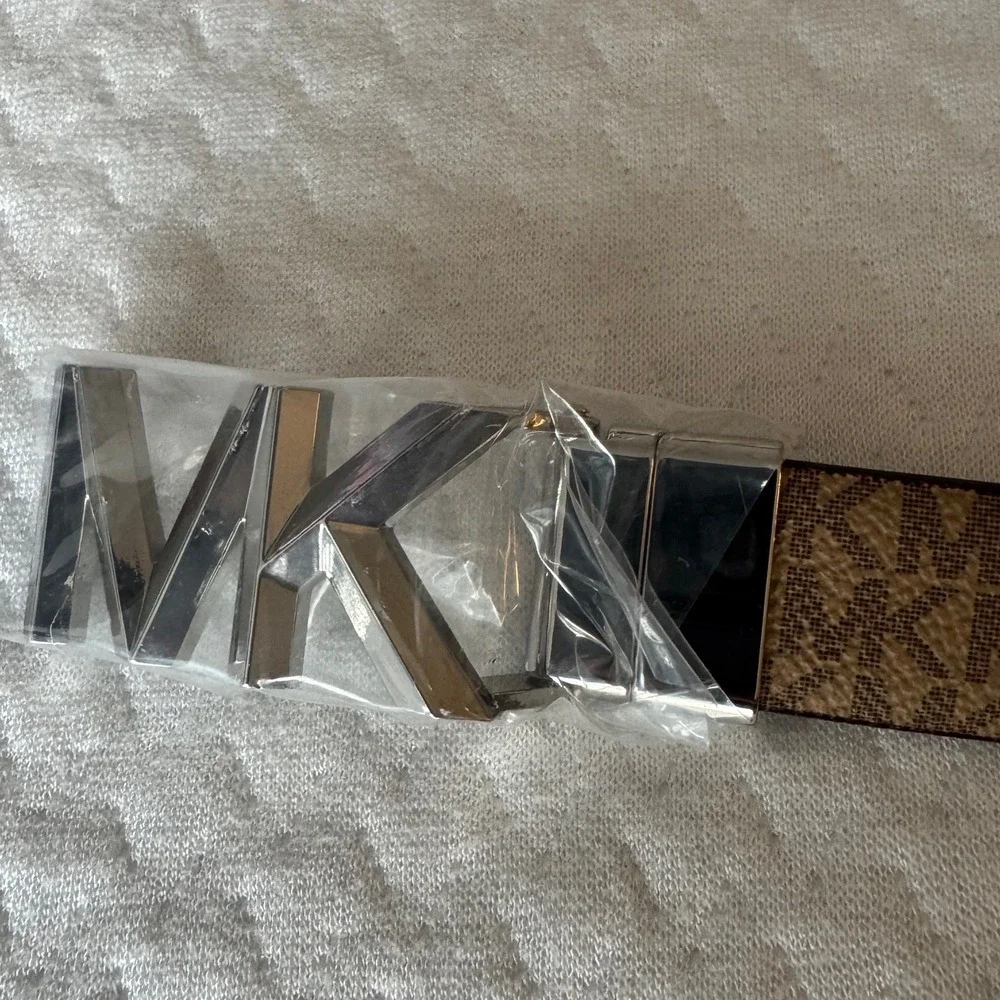 Michael Kors Women M Reversible Logo Fashion Belt Beige Brown